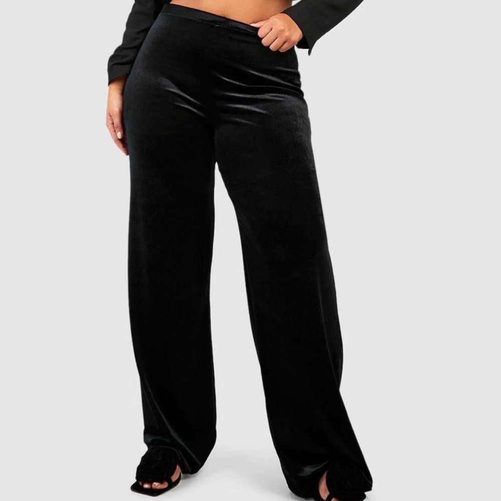 NWT Boohoo High Waist Velvet Wide Leg Pants